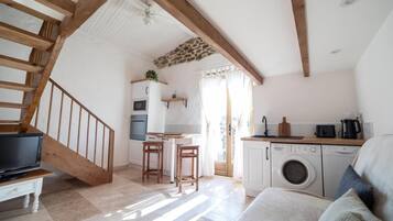 Duplex, Vineyard View, Courtyard Area | 1 bedroom, premium bedding, in-room safe, individually decorated