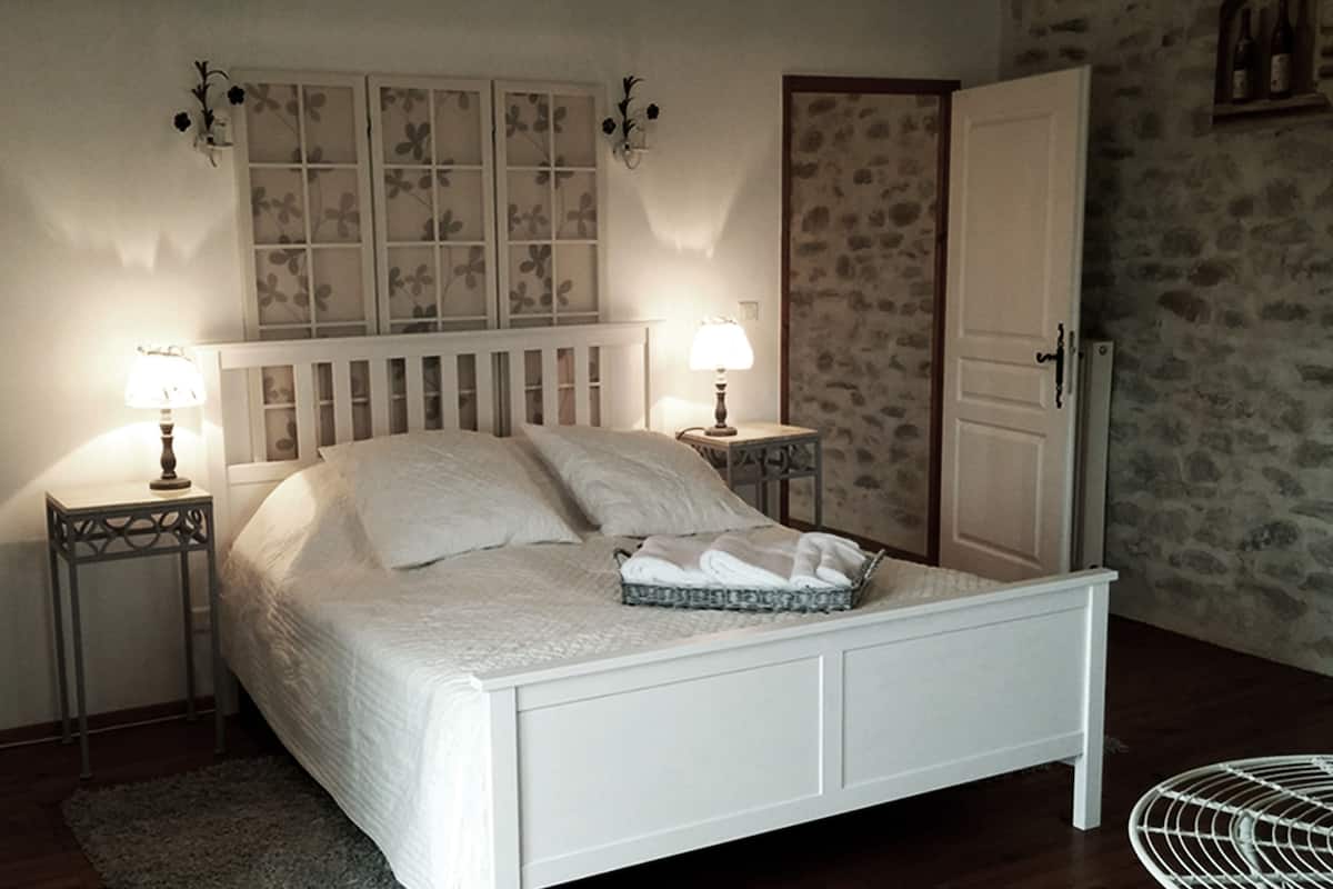 Kamar Double Deluks, 1 Tempat Tidur King, pemandangan kebun | 1 kamar tidur, seprai premium, brankas, dan setrika/meja setrika