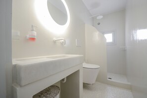 Panoramic House, Balcony, Sea View | Bathroom | Shower, rainfall showerhead, free toiletries, hair dryer - Naxos Center Houses (Naxos)