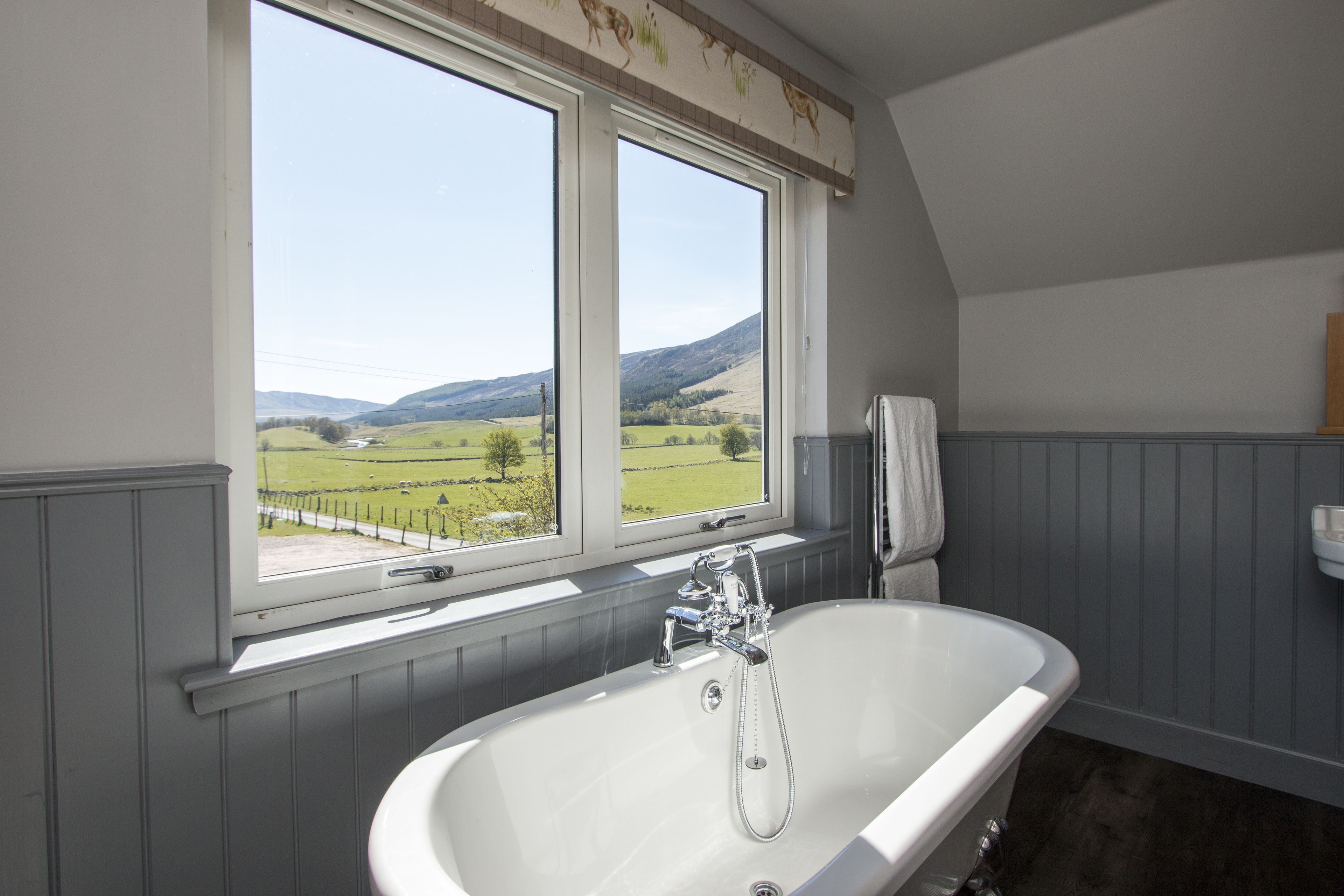 junior suite, 1 king bed, mountain view, mountainside | deep-soaking bathtub