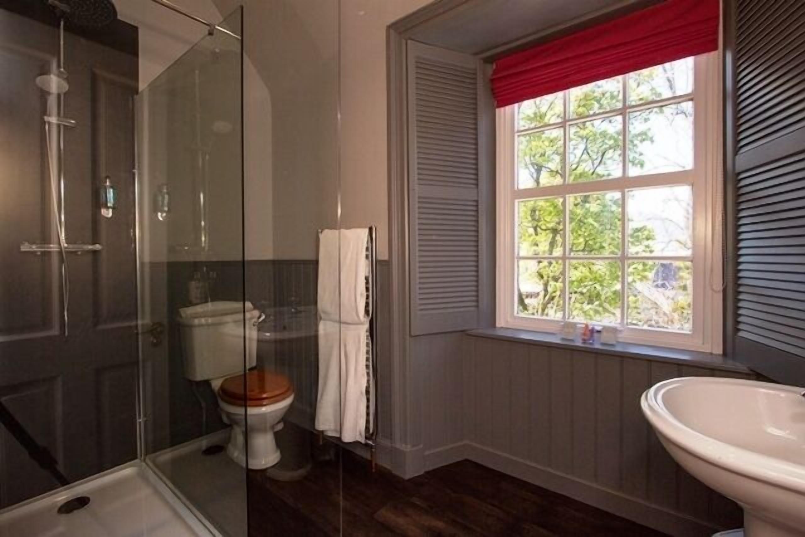 room (four poster) | bathroom | free toiletries, towels