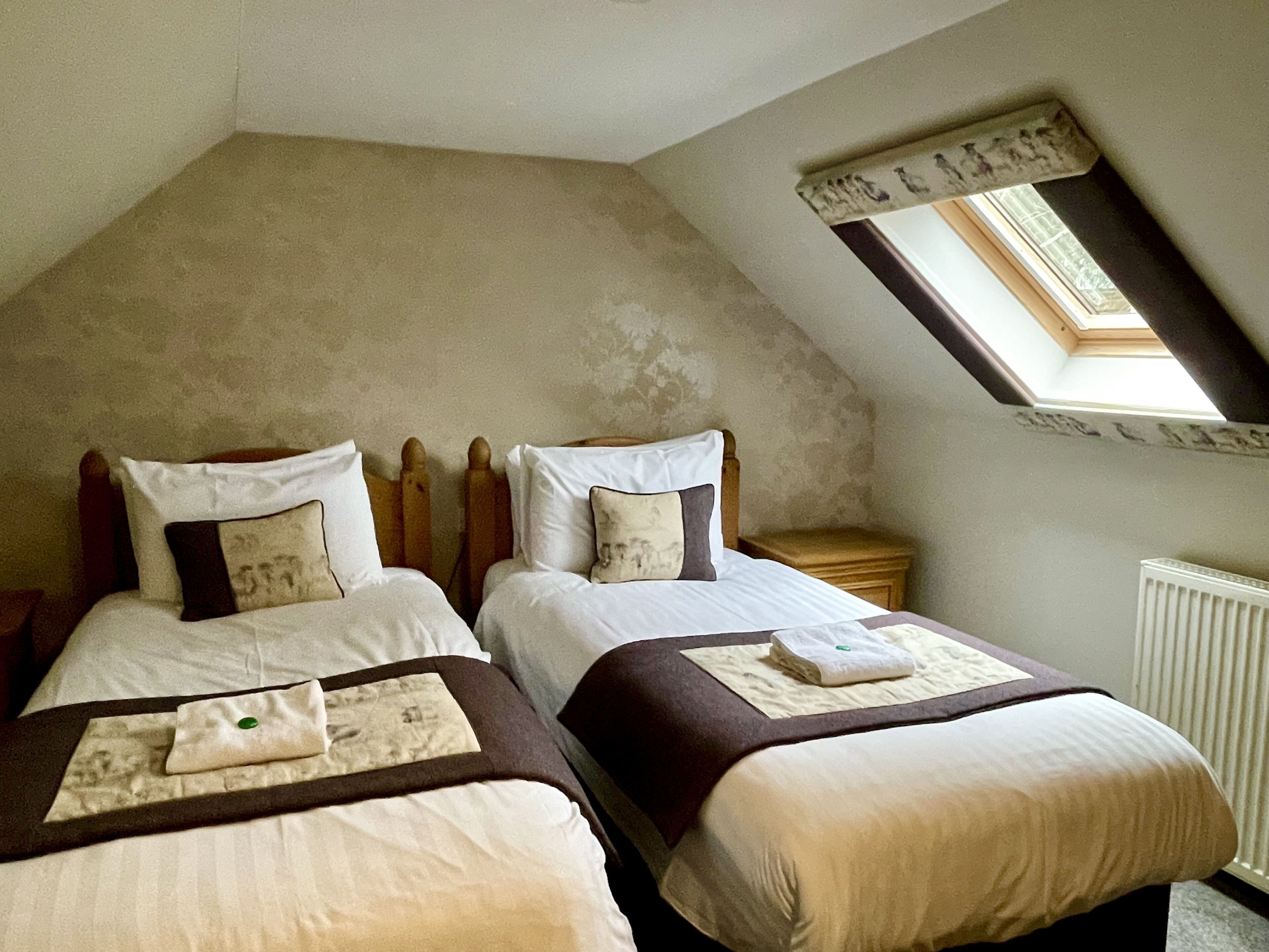 standard twin room | soundproofing, iron/ironing board, bed sheets