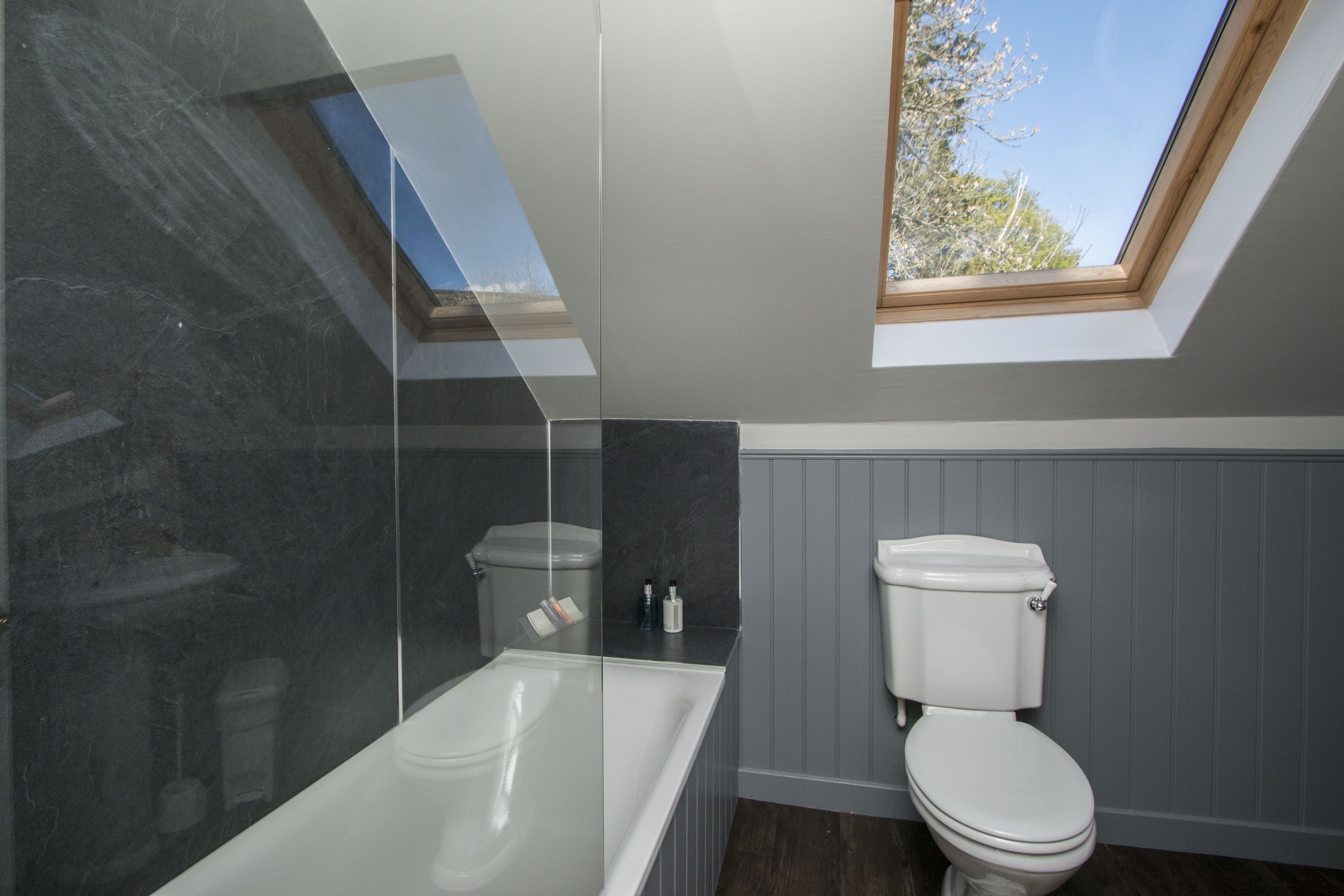 free toiletries, towels