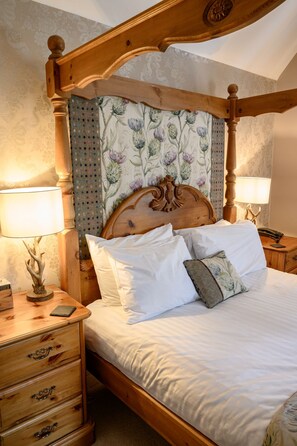 Soundproofing, iron/ironing board, bed sheets - Glen Clova Hotel and Lodges (Kirriemuir)