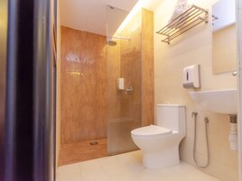 Ducha, bidet, toallas