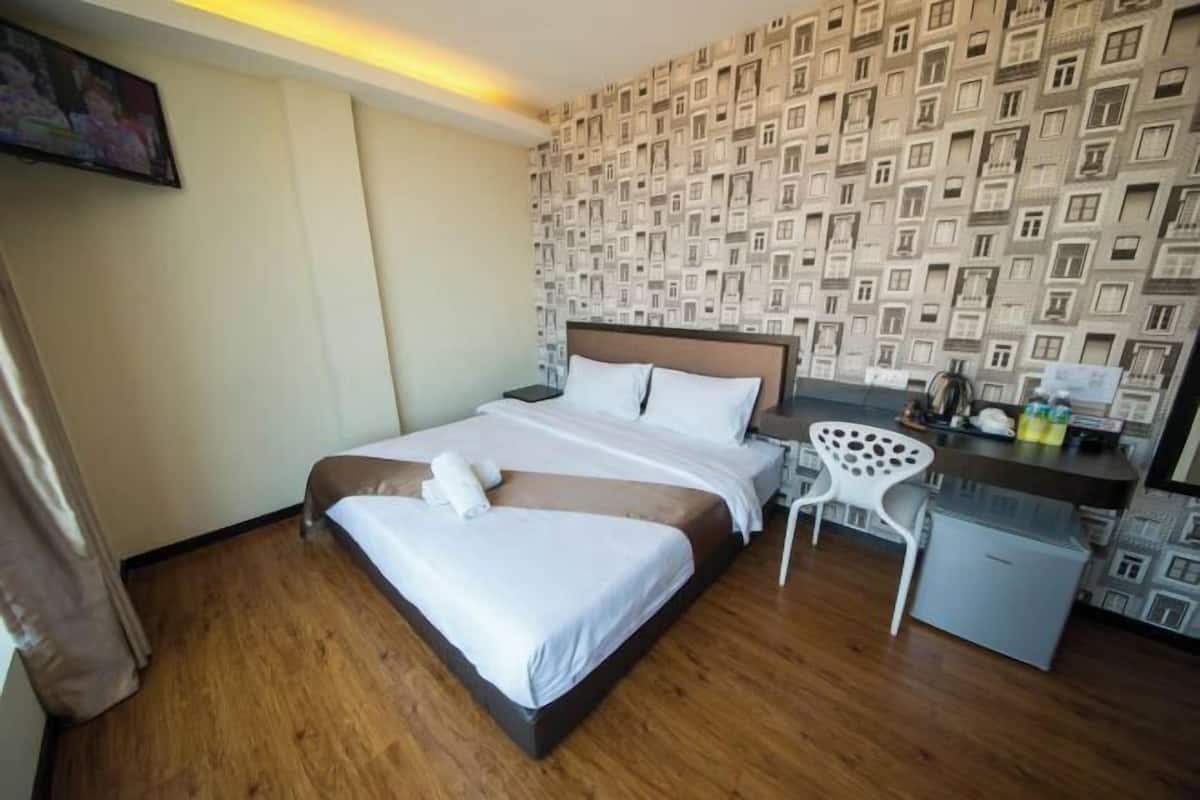 Desk, free WiFi, bed sheets
