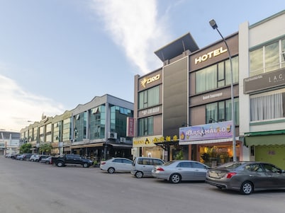 OYO 1214 Oro Hotel