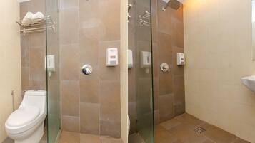 Shower, bidet, towels