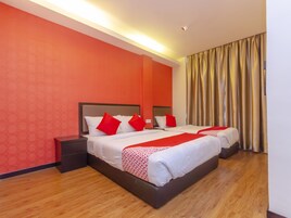 Escritorio, wifi gratis y ropa de cama 