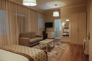 Egyptian cotton sheets, premium bedding, pillowtop beds, minibar - Amfiteatri Boutique Hotel Durres (Durres)