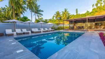 Outdoor pool, pool loungers