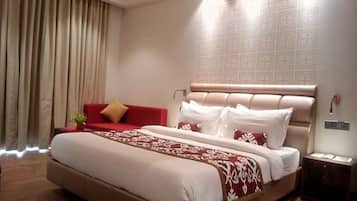 Camera Premium, fumatori, vista giardino | Biancheria da letto di alta qualità, minibar, una cassaforte in camera