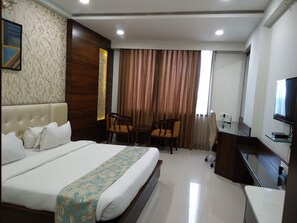 Superior Room, 1 Bedroom, Smoking, City View | Premium bedding, minibar, in-room safe, desk