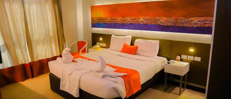 Suíte júnior, 1 quarto, vista para o rio | 1 quarto, frigobar, cofres nos quartos, ferros/tábuas de passar roupa