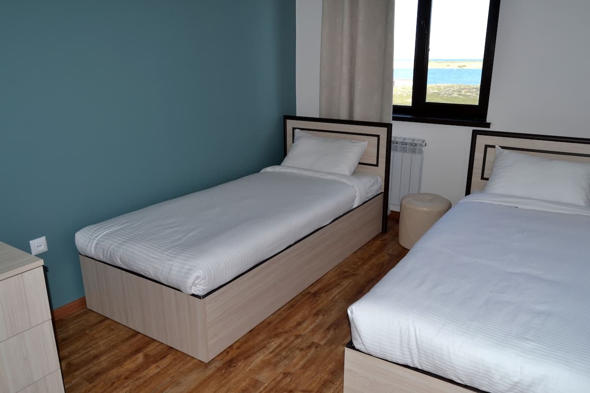 Premium bedding, desk, soundproofing, iron/ironing board (on request)
