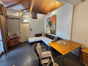 Chambre Double Standard, non-fumeur | Restauration dans la chambre