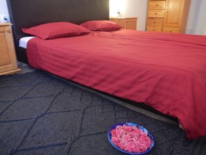 Standard Double Room, Non Smoking | Soundproofing, iron/ironing board, free WiFi, bed sheets - Galeria In The Garden (Plovdiv)