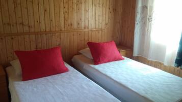 Romantic Studio, Non Smoking, Kitchenette | Soundproofing, iron/ironing board, free WiFi, bed sheets