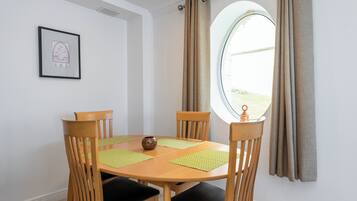 Apartment, 2 Bedrooms | In-room dining