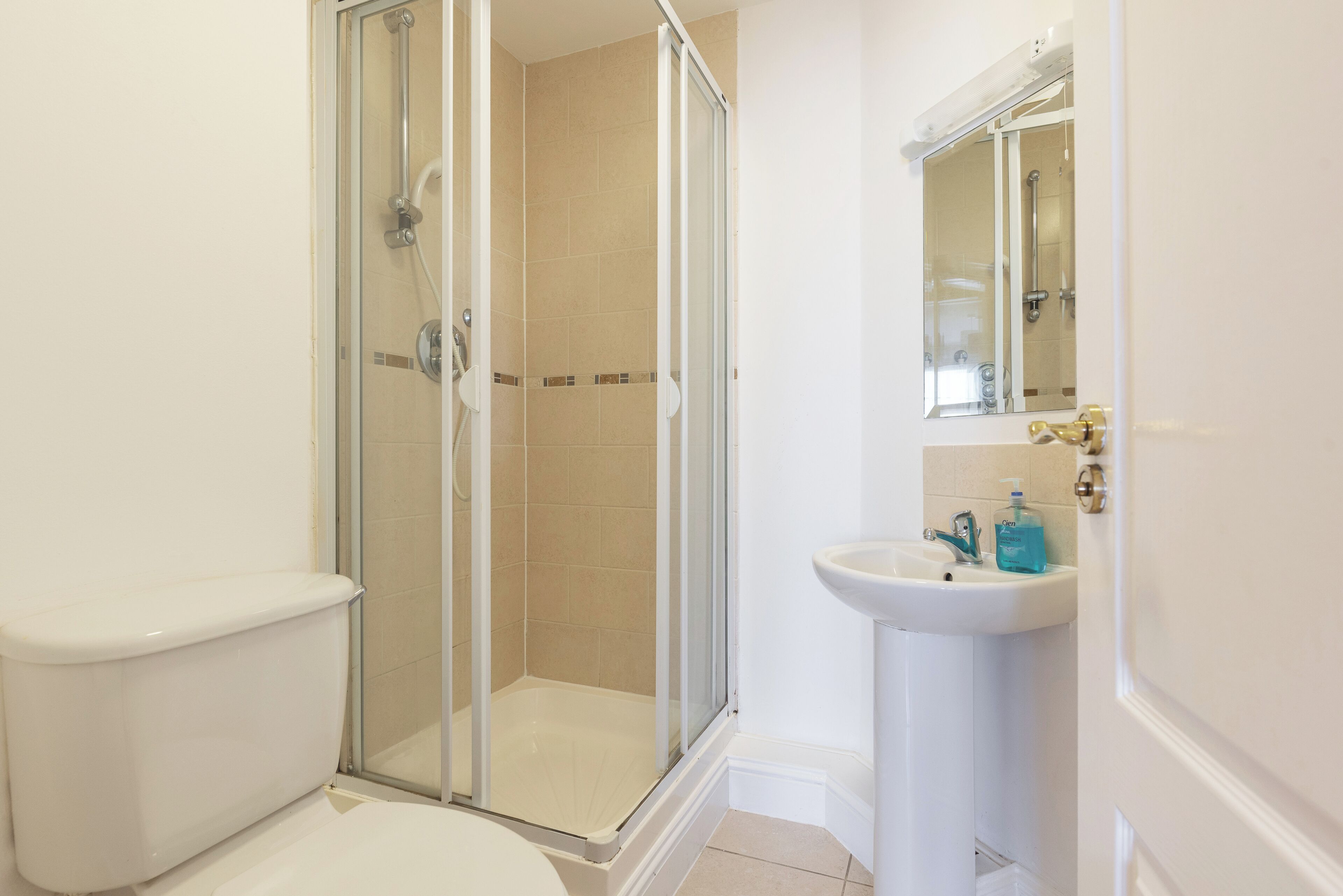 Apartment, 2 Bedrooms | Bathroom | Free toiletries, hair dryer, towels, toilet paper