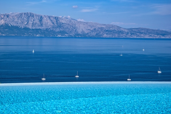 Villa Deluxe, 3 camere da letto, piscina privata, fronte mare | Terrazza/patio