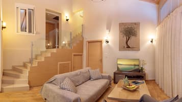 Deluxe Villa, 3 Bedrooms, Private Pool, Sea Facing | Living area | Smart TV, DVD player