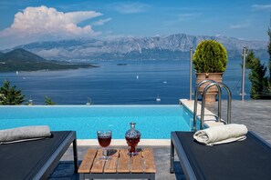 Villa Deluxe, 3 chambres, piscine privée, face à la mer | Terrasse/patio