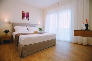 3 bedrooms, Egyptian cotton sheets, premium bedding, in-room safe - Ionian Heaven Villas (Lefkada)