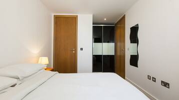 2 bedrooms, in-room safe, individually decorated, individually furnished