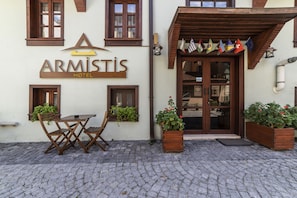 Exterior detail - Armistis Hotel (Mudanya)