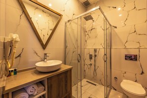 Economy Double Room | Bathroom | Shower, free toiletries, hair dryer, slippers - Armistis Hotel (Mudanya)