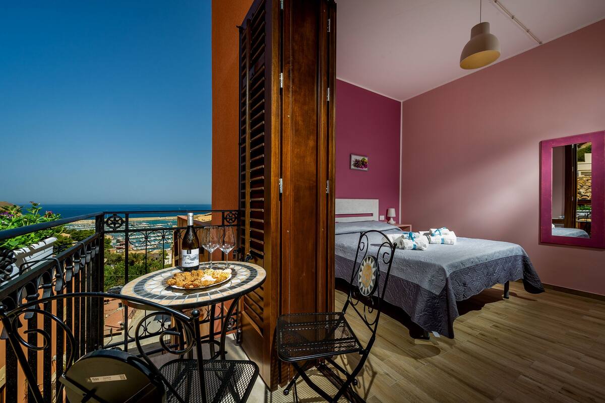 Deluxe driepersoonskamer | Uitzicht vanaf balkon