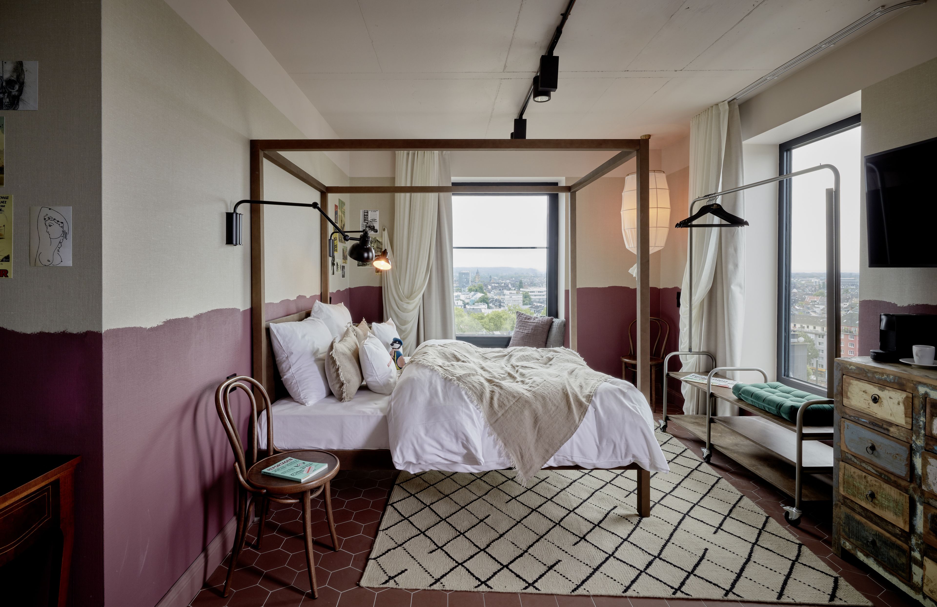 Literie hypoallergénique, matelas mémoire de forme, minibar