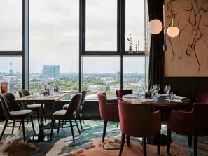 Se sirven desayunos, comidas, cenas y cocina francesa 