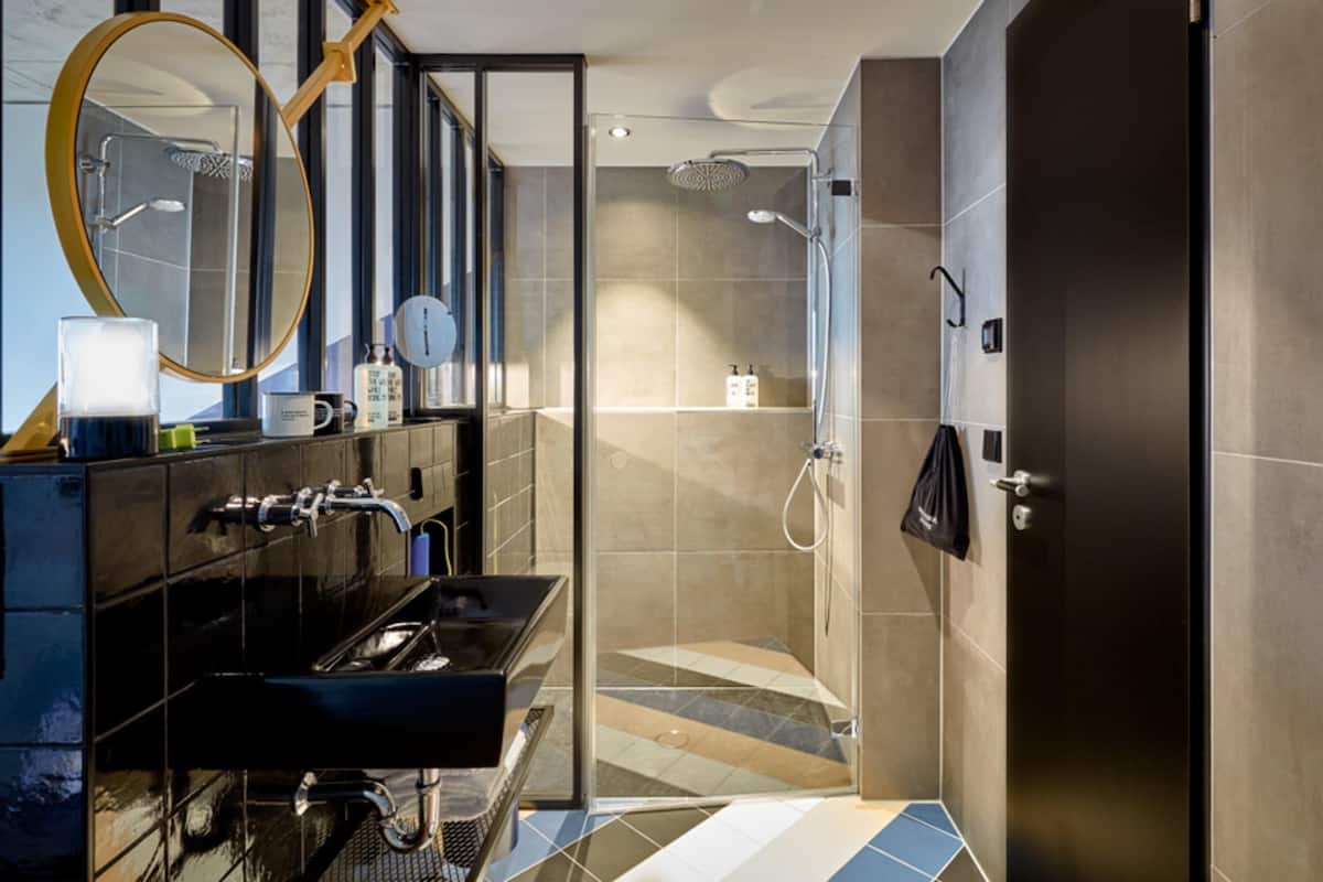 Rainfall showerhead, designer toiletries, hair dryer, towels