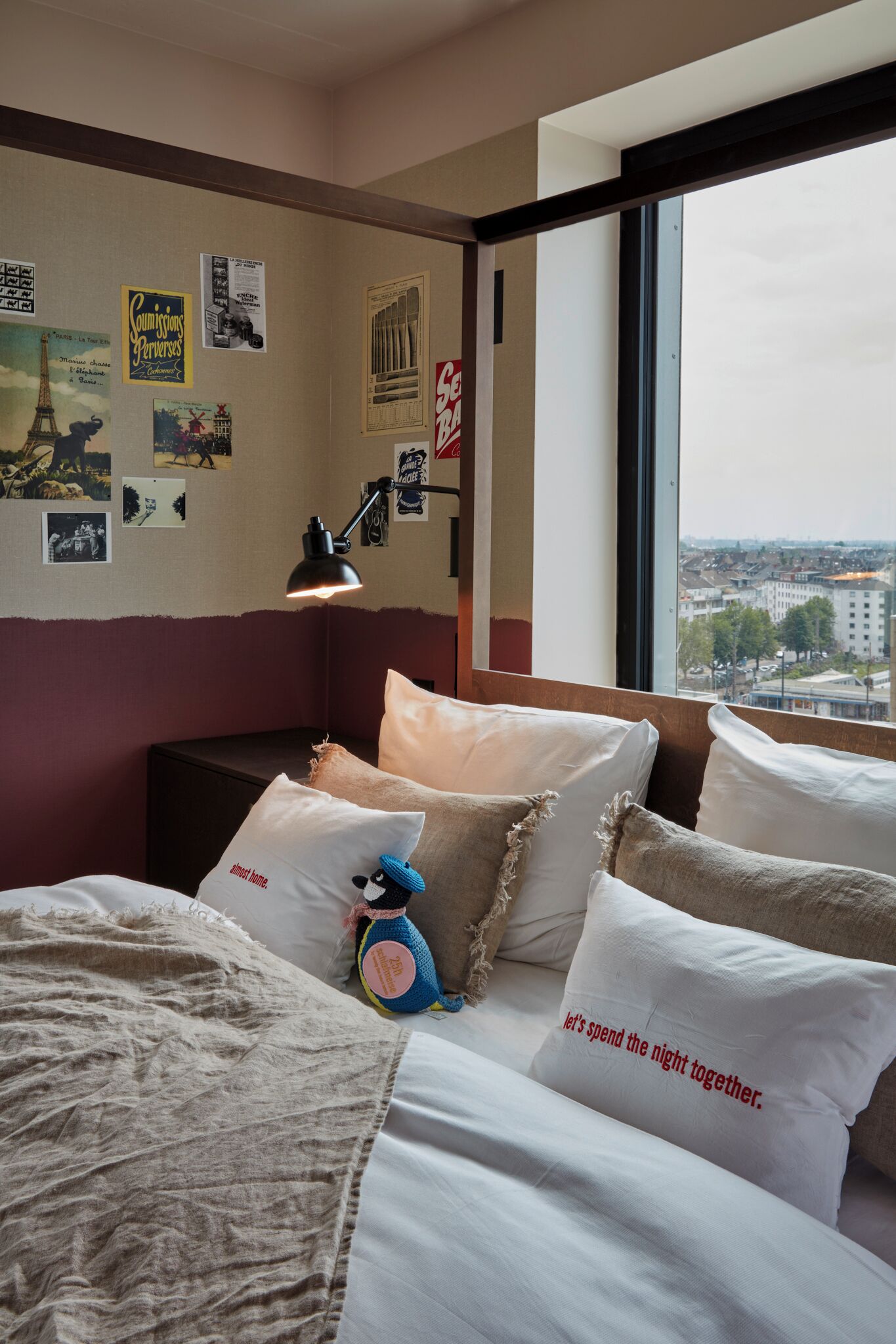 Literie hypoallergénique, matelas mémoire de forme, minibar