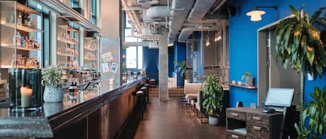 Cocktail bar