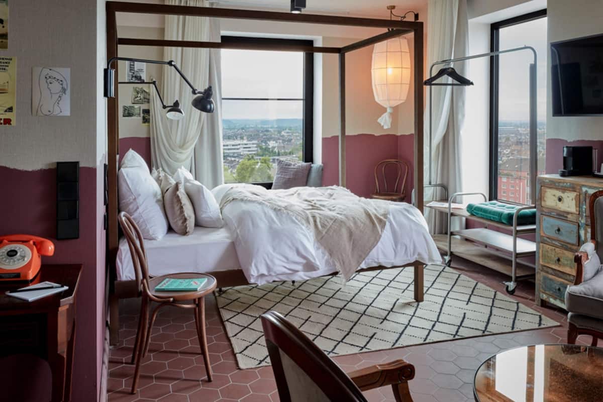 Hypoallergeen beddengoed, bedden met traagschuimmatras, een minibar