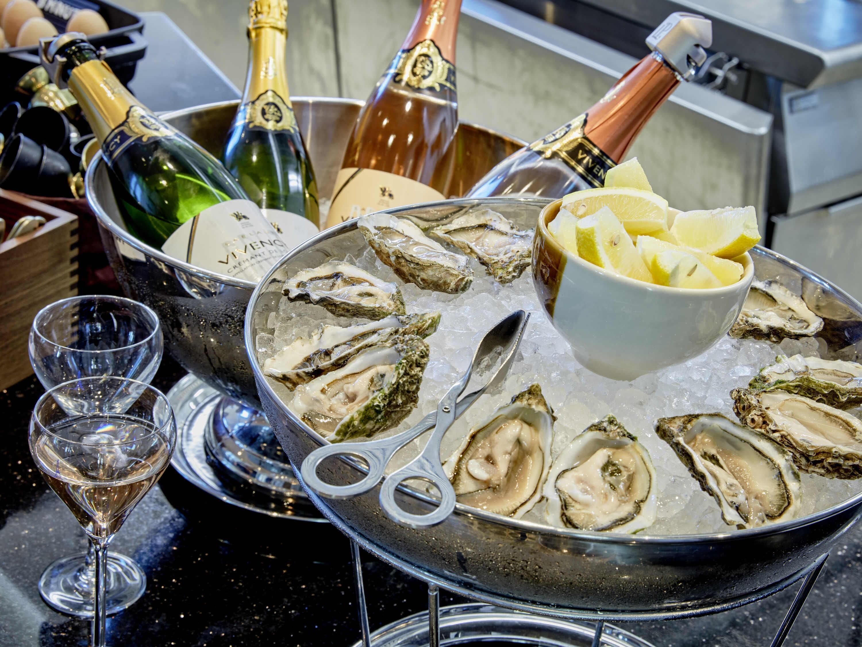 Tägliches Frühstücksbuffet (29 EUR pro Person)