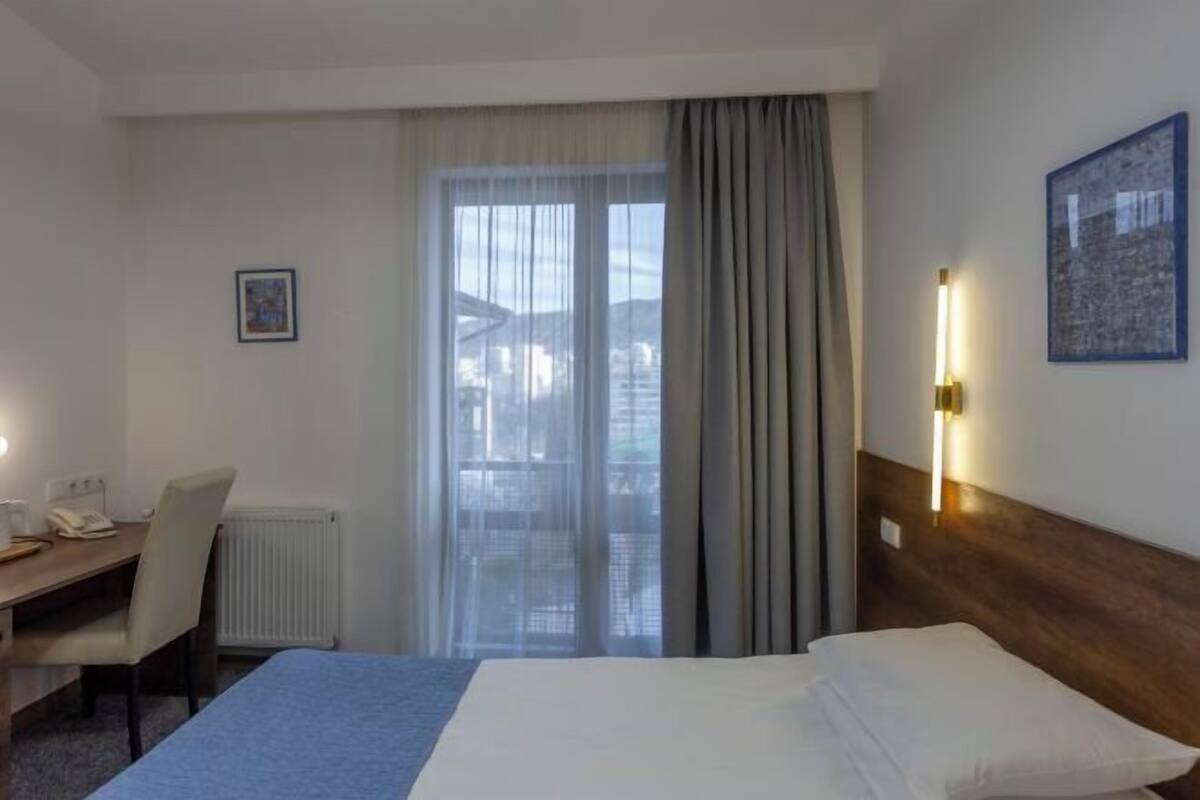 Hochwertige Bettwaren, Select-Comfort-Betten, Minibar, Zimmersafe