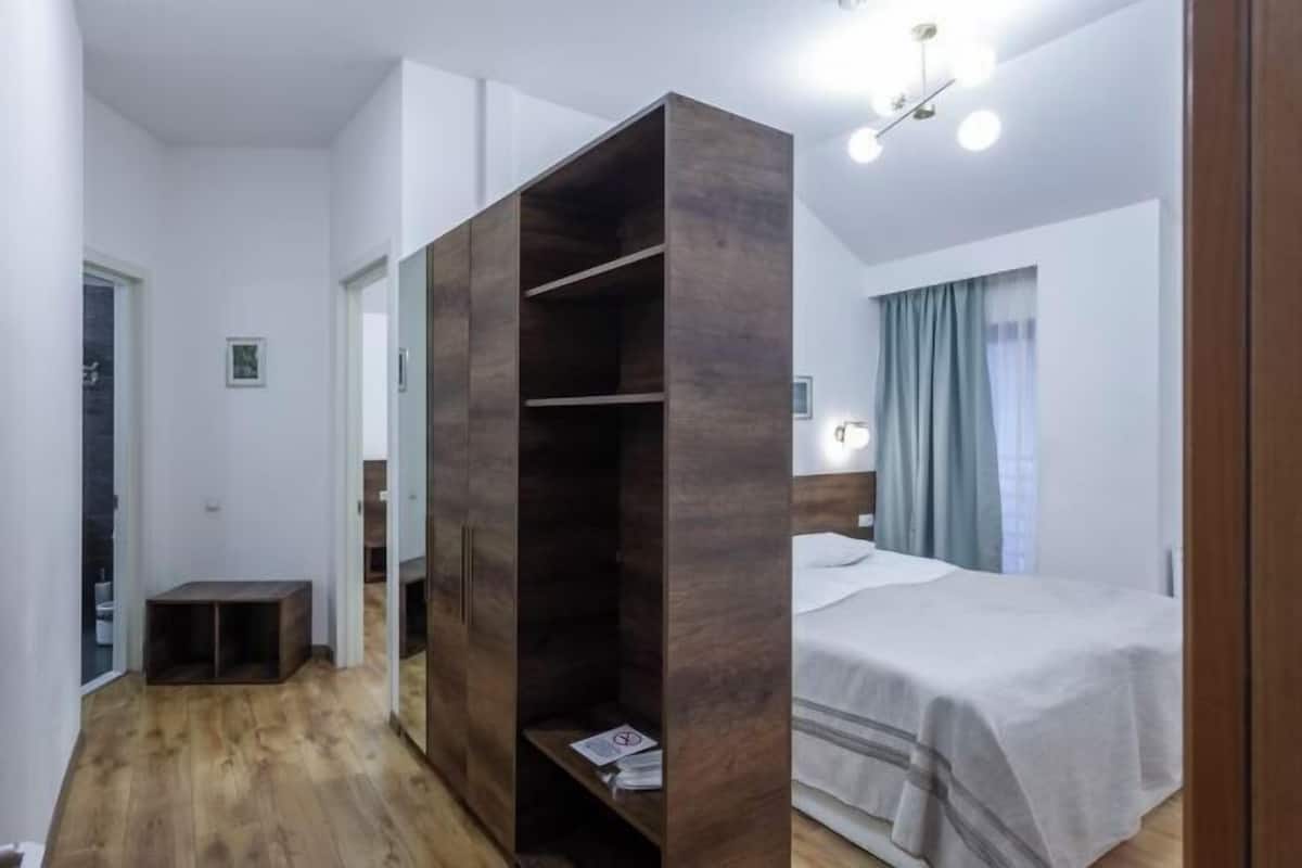 Roupas de cama premium, camas Select Comfort, frigobar