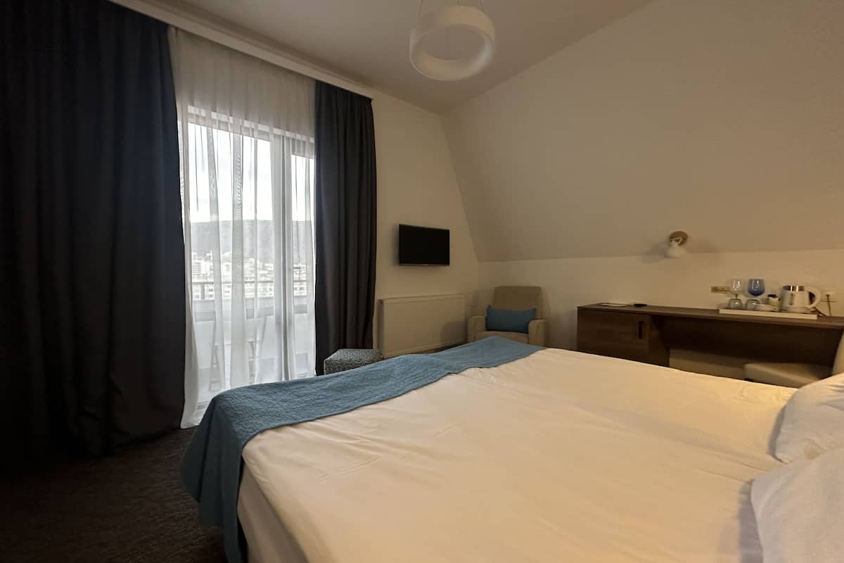 deluxe double or twin room, balcony, city view | 1 bedroom, premium bedding, select comfort beds, minibar