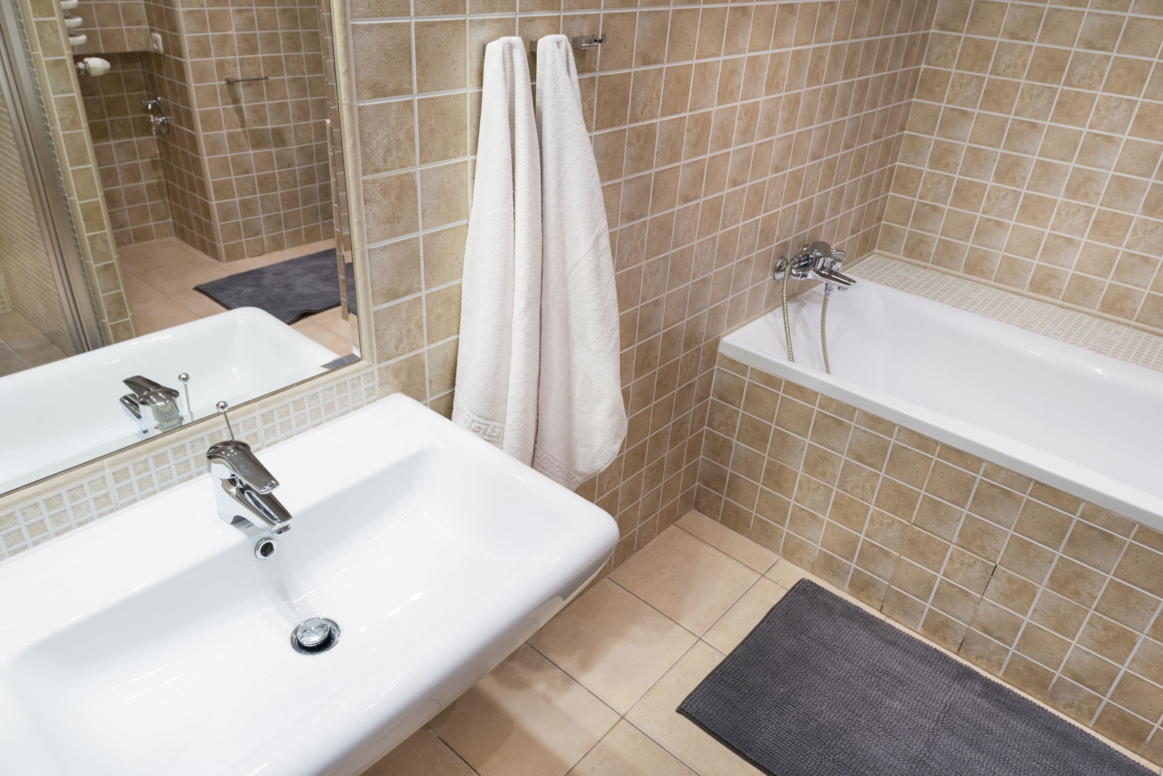 apartment, 2 bedrooms | bathroom | hair dryer, towels, soap, shampoo