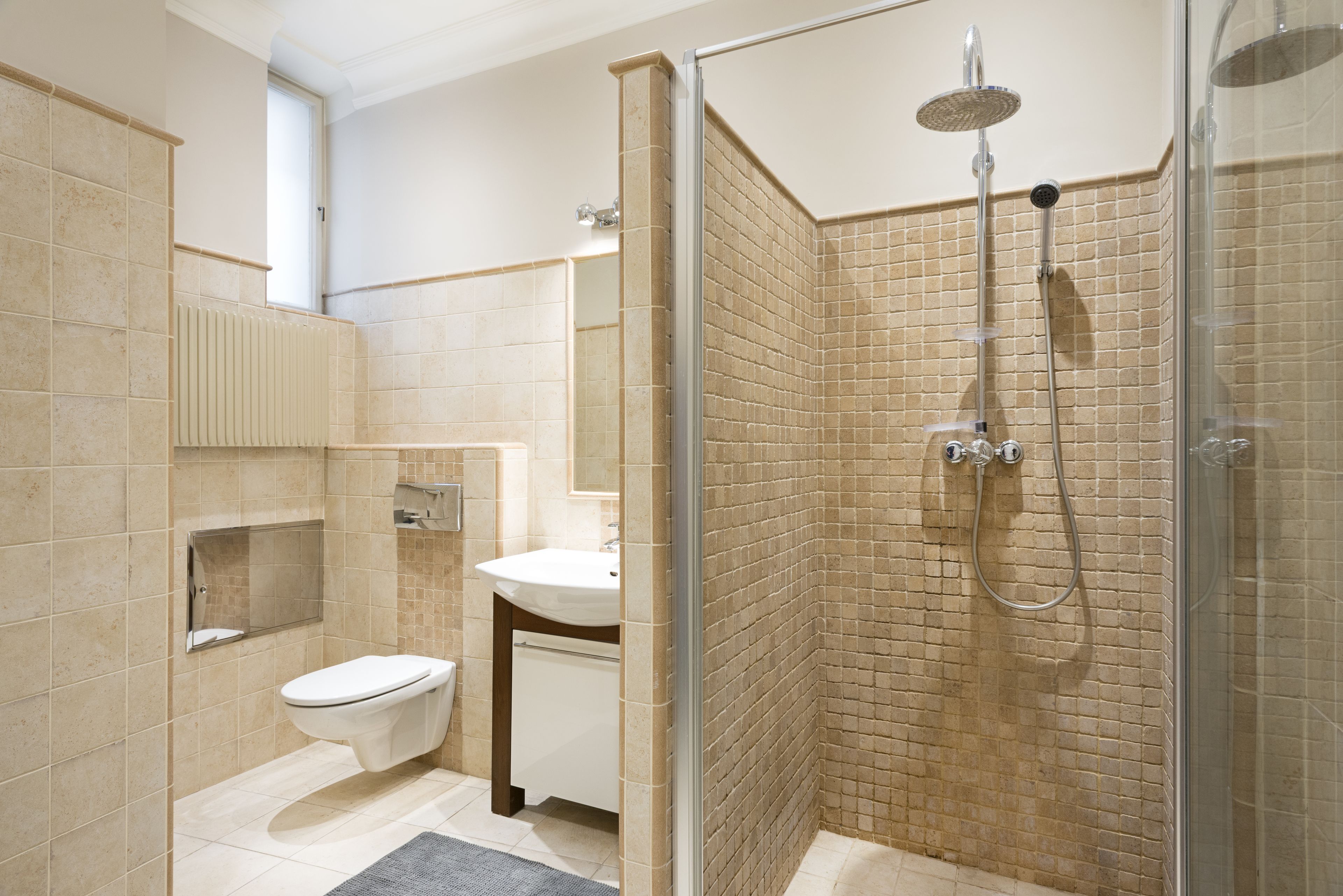 apartment, 3 bedrooms | bathroom | hair dryer, towels, soap, shampoo