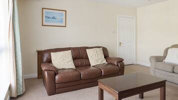 Apartment, 2 Bedrooms | Living room