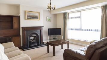 Apartment, 2 Bedrooms | Living room