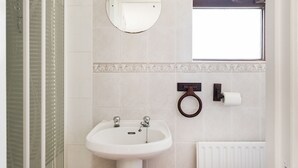 Apartment, 2 Schlafzimmer | Badezimmer