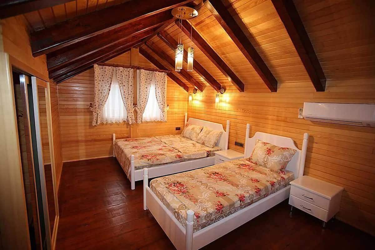 Triple Room | In-room safe, soundproofing, iron/ironing board, free cribs/infant beds