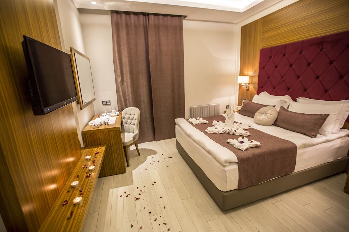 1 bedroom, premium bedding, minibar, in-room safe