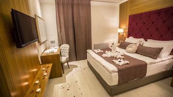 1 bedroom, premium bedding, minibar, in-room safe